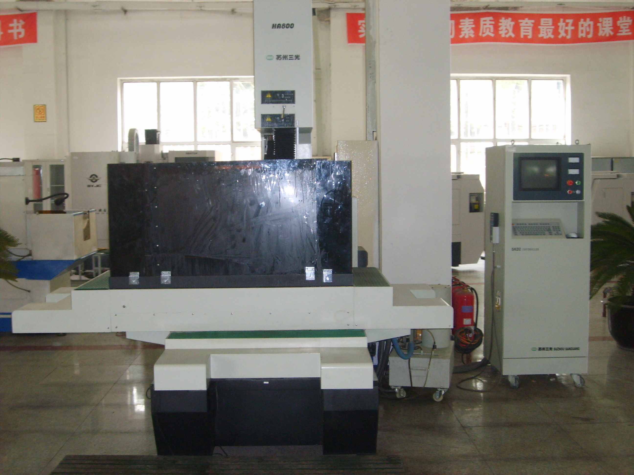 电火花中走丝线切割机床 HA800  加工范围：630*800mm  最大切割厚度500mm 最大加工锥度：± 3°/50mm 江苏三光科技股份有限公司